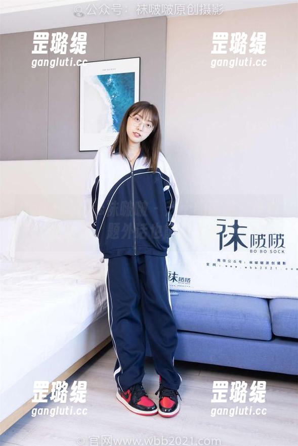 BoBoSocks袜啵啵 - 芝士的图册：厚白丝花絮，题外话也能抓人眼球！