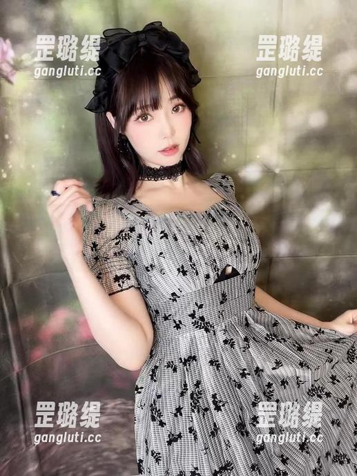 ElyEE子 看ElyEE子最新比基尼作品集,谁说只是一块布?