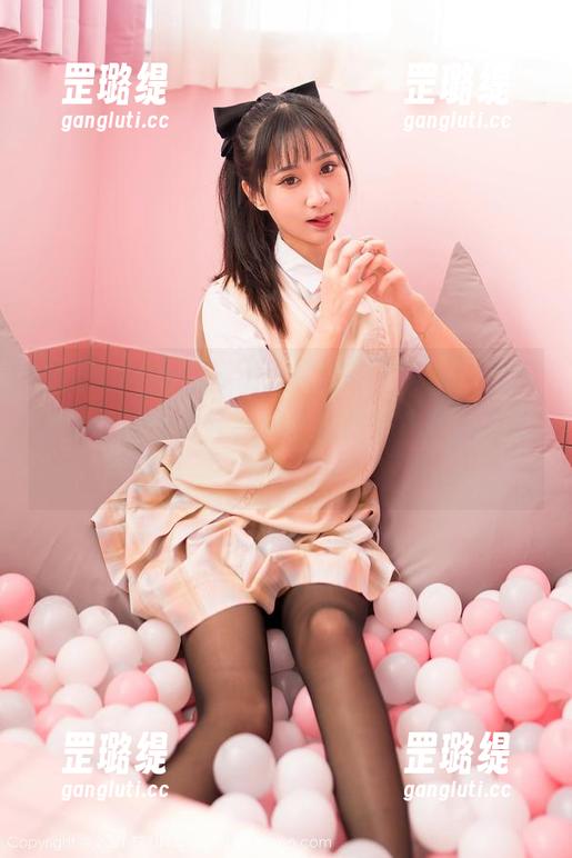 Feilin嗲囡囡 - 不想错过的“Emily顾奈奈酱”奶牛全套，保证让你对牛仔裤有新理解！