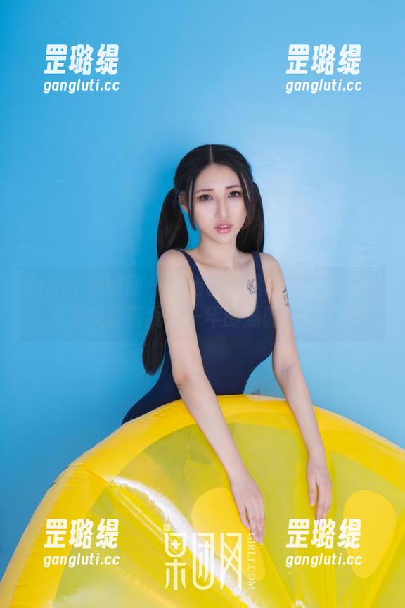 GIRLT果团网 - 黑色原图曝光！周妍希图集里夹杂着我这一年的黑暗料理……