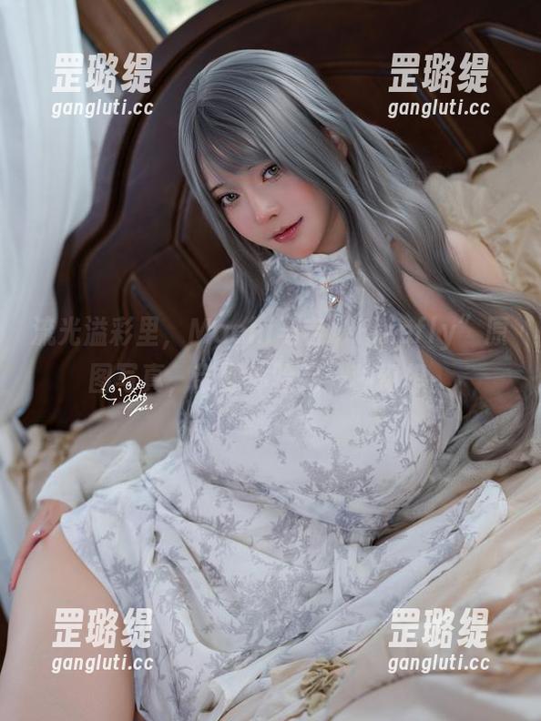 流光溢彩里，Machi马吉“Firefly”原图写真，带你体验另一种幻想。