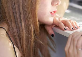 MiiTao蜜桃社 – 免费合集：露西Lucy海边的‘哎呀，风太大了’瞬间，你一定要来看看！