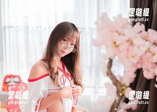 Money冷冷的图集：新年快乐，这一刻我只想说‘你这身材真的不冷吗？’