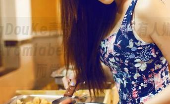 QingDouKe青豆客 – 竟然还有人嫌弃陈嘉瑶AYomiabe双人作品的无圣光，我反而觉得有点意思。