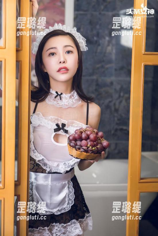 TouTiao头条女神 - 重温古丽苏·阿依木夏天的图库：作品的美好，还有巧妙的‘夏日穿搭’