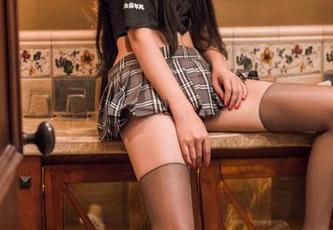 TouTiao头条女神 – 看看艾小青的定制写真：旗袍和丝袜的搭配，真是别有一番滋味！