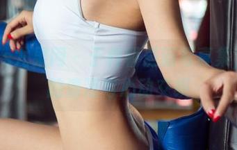 UGirls尤果网 – 于梓馨最新写真集，夏日的清凉与心动交织
