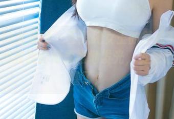 UGirls尤果网 – 王语纯女王的养成手册：这套图教我如何优雅地发光，资源让我亮瞎了！