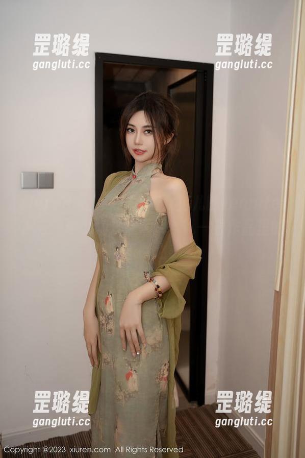 Xiuren秀人网 - “修女范儿的Jennifer小若：谁说她只会乖乖？”—看作品里的不羁之美