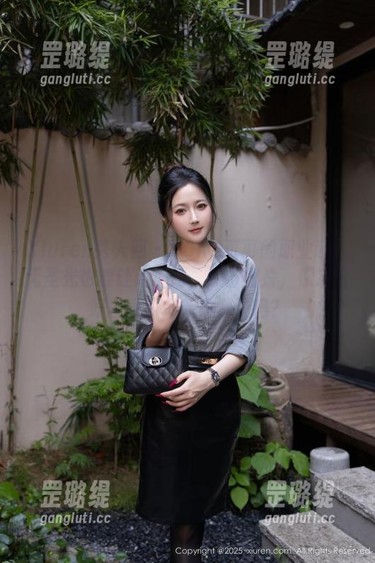 Xiuren秀人网 - KOKO可可的职业装：无圣光也能让人心动，点击图片，你准备好接受职场新风潮了吗？