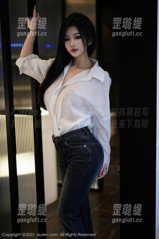 Xiuren秀人网 - 养乐多Doll的高跟鞋写真，仿佛能听到每一声悸动，快来下载吧