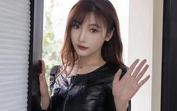 Xiuren秀人网 – 刘飞儿Faye最新JK图包：越看越觉得这姑娘有点不靠谱，但就是超级可爱！