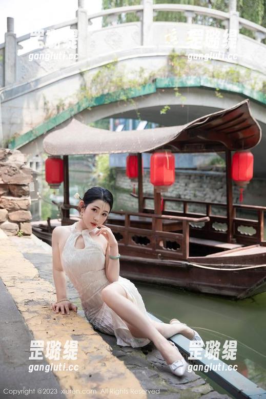 Xiuren秀人网 - 唐翩翩的丝袜壁纸蟊这画面，我宁愿每天都让它‘撩’我！