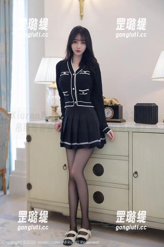 Xiuren秀人网 - 夏茉GIGI的融合艺术：吊带写真合集，难道我也该开始追星？