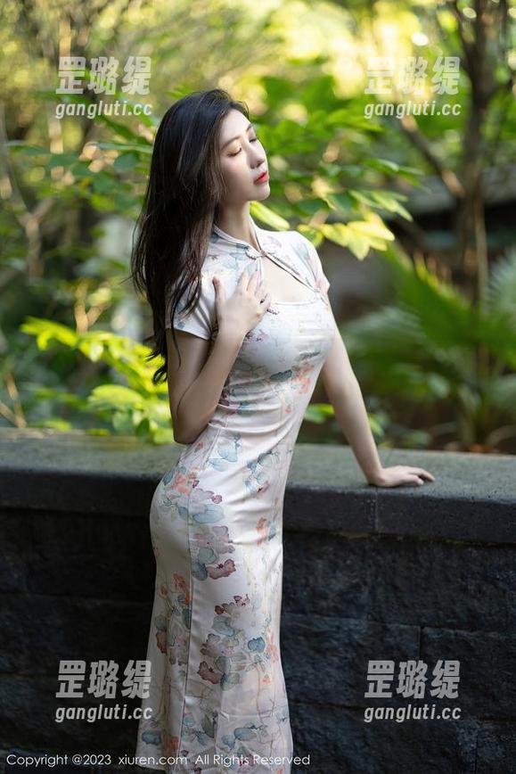 Xiuren秀人网 - 抱歉，刚刚被梓萱Crystal及其妹妹的写真合集撩到了！