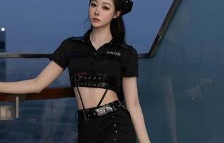 Xiuren秀人网 – 当汐汐爱吃草莓的美腿遇上无圣光，作品直接走心，直击灵魂！