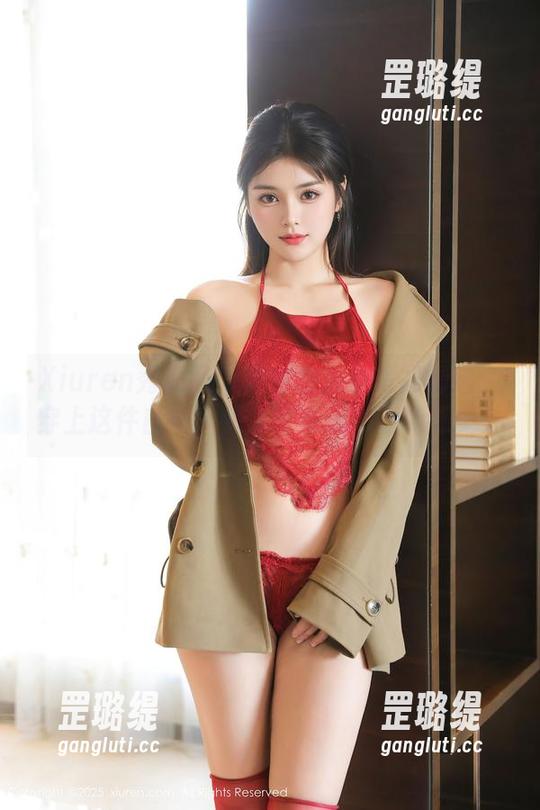 Xiuren秀人网 - 甜佳佳白色写真精选：穿上这件白衣，就像被吸进冰箱的感觉！