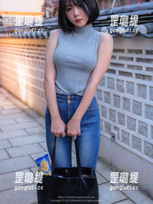 Zia(지아)的温柔表现力：图片中的cos梦境，我想一直沉浸下去。