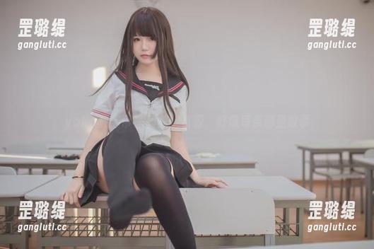 yoko夏宅带来的美腿资源，好像每条都是故事