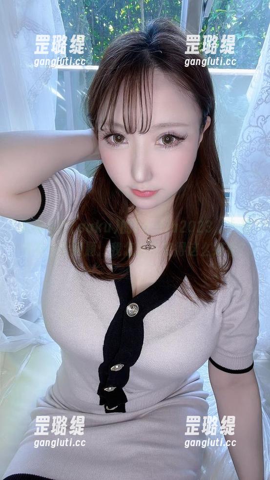 看着サク(saku)的Fantia2023，心里只有一个问题：我怎么也变得这么好看？