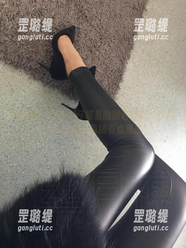 丝月神 微密圈 - 那些牛仔裤里的咖色筒袜:丝月神资源集,稍稍有点意思