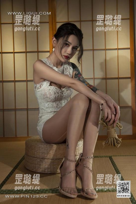 丽柜 - 福利降临！菲菲的制服图包，快来围观你绝对想不到的组合！