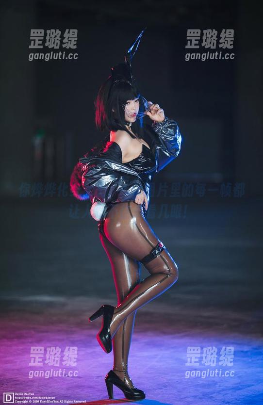 你烨烨化身女王，cos图片里的每一帧都让人忍不住多看几眼！