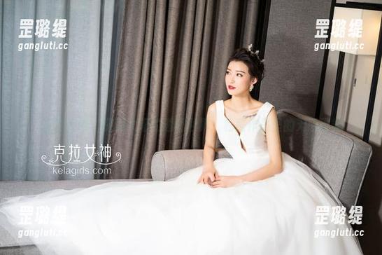 克拉女神 - 探索大阳的透明世界：私房作品里的无限可能