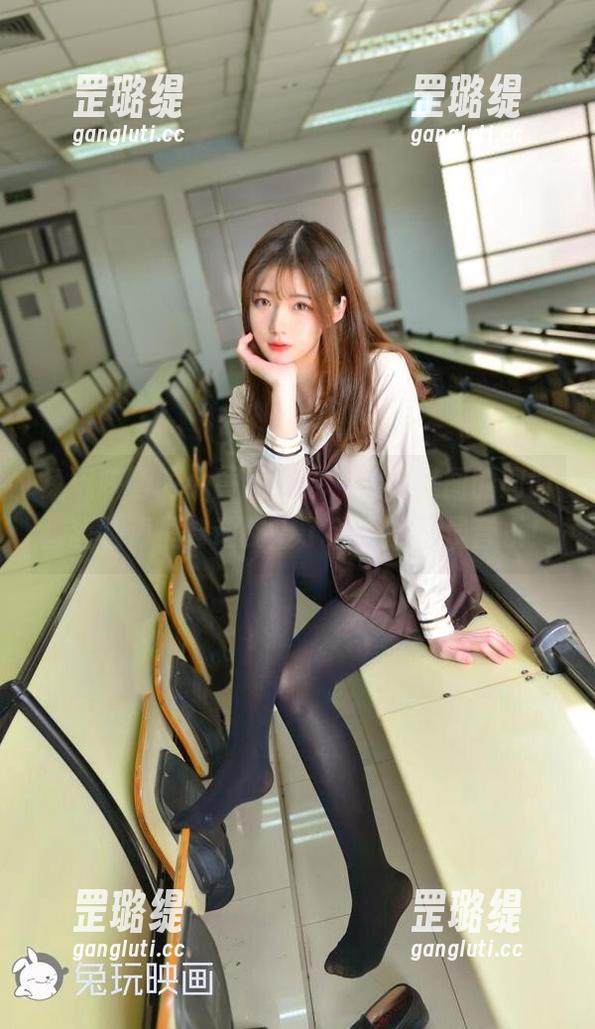 兔玩映画的小黄帽女孩，分享美图的同时，我脑海里自动配上了动听的背景音乐！