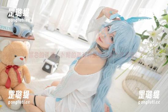 黑色的诱惑：卜呦的新写真原图让我心跳加速！