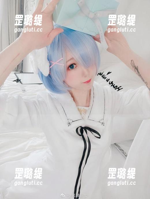 吊带小仙女降临，名赖弥七的作品集又更新了，心中那点小期待呼之欲出！