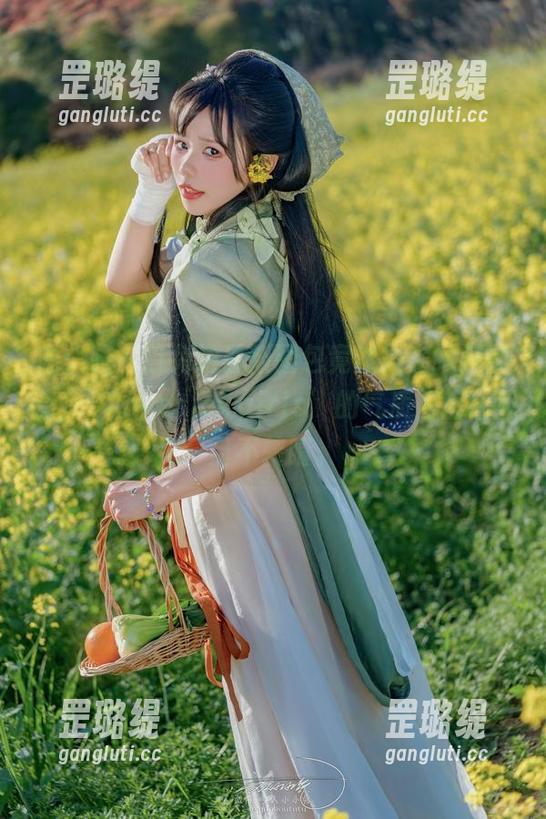 哇，咬一口兔娘最新图包竟然是在绿野茶会，‘Lovesickgirls’的气质简直让我目不转睛。