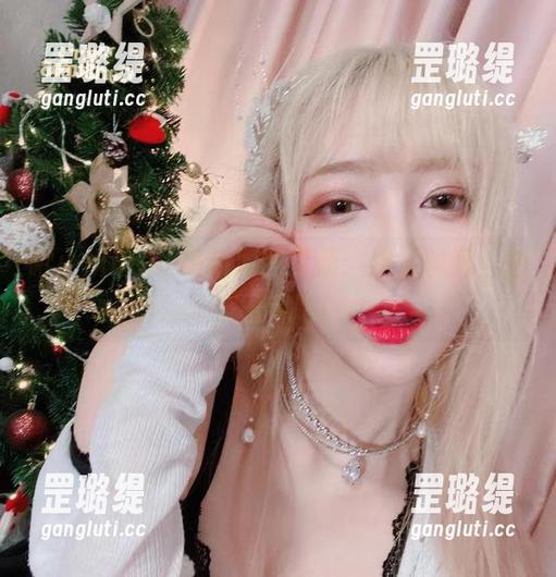 啾小妍Deer最新原图更新：裸足瞬间，快来围观吧！