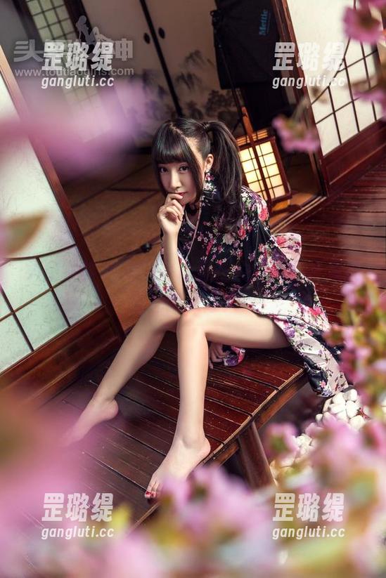 头条女神-余心曼 头条女神 - 看!余心曼在线,油亮合集真是油腻又迷人!