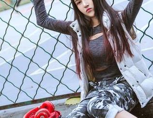 头条女神 – 图集中随风舞动的刘瑾希，女王气质让你不敢错过