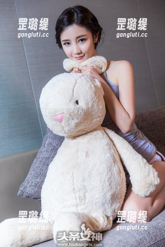头条女神 - 火儿与丝袜：这套图真是让人心跳加速，赶紧下载！