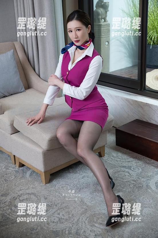 头条女神 - 王竹的私拍图集：轻松一刻，自拍如同心灵窗户