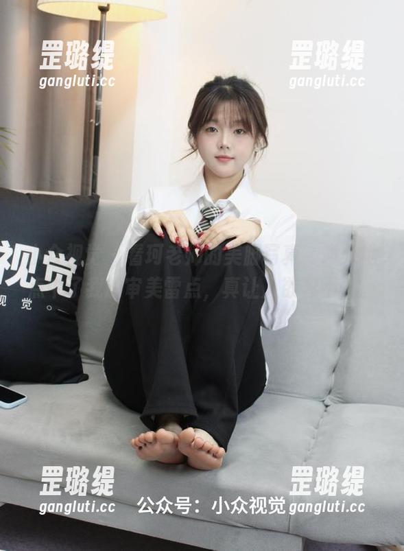 小众视觉-珂老师 小众视觉 - 看珂老师的美脚写真,意外地点中了我的审美雷点,真让人欲罢不能。