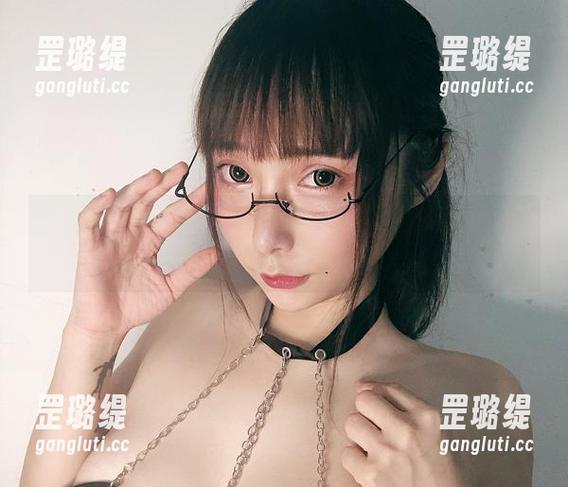小泉学姐吖 如果说小泉学姐吖的花嫁写真是梦,图册就是我不想醒来的理由!