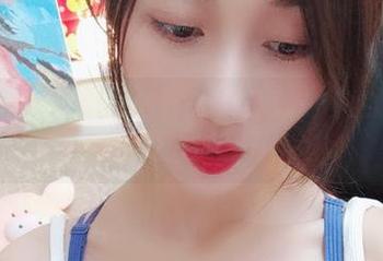 微密圈 – 小玉吃果冻的日式和服图集：她的姿态真是太让人侧目了