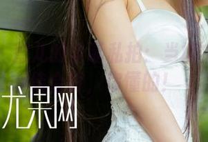 尤果网 – 蜜儿的圣诞私拍：当博主和美食结合时，你懂的！