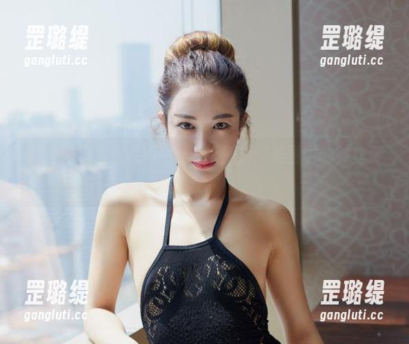 尤物馆 - 当悦儿Yuky遇上御姐：美图中的神秘舞步