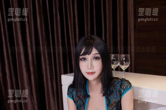 尤物馆 - 浸泡在浴缸里的艾小青最新写真，生活原来可以这么惬意！