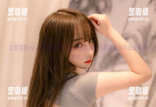 尤猫醒醒ovo的睡衣图集，随意的姿态中仿佛藏着无尽的故事和梦境！