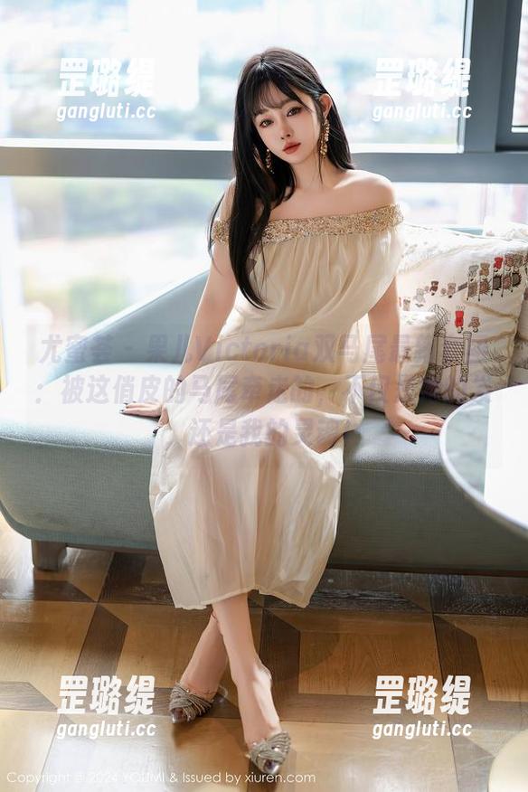 尤蜜荟-果儿Victoria 尤蜜荟 - 果儿Victoria双马尾最新套图:被这俏皮的马尾牵走的,不仅是她的发,还是我的灵魂!