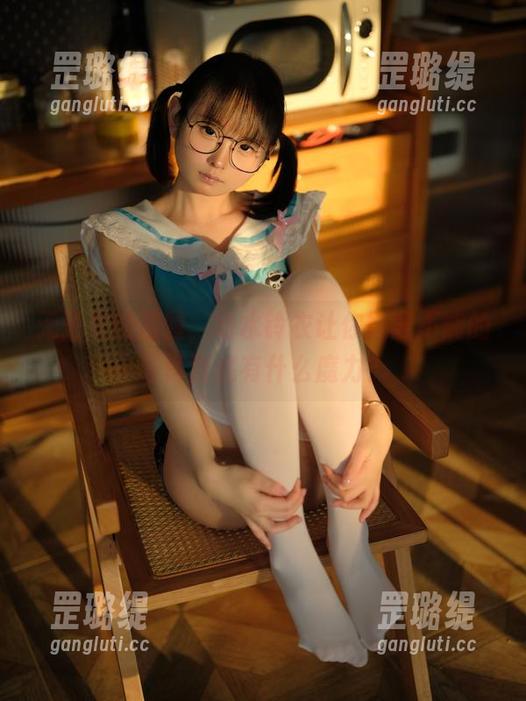 无圣光的晨醒，幼水铃衣让你欲罢不能的写真到底有什么魔力？