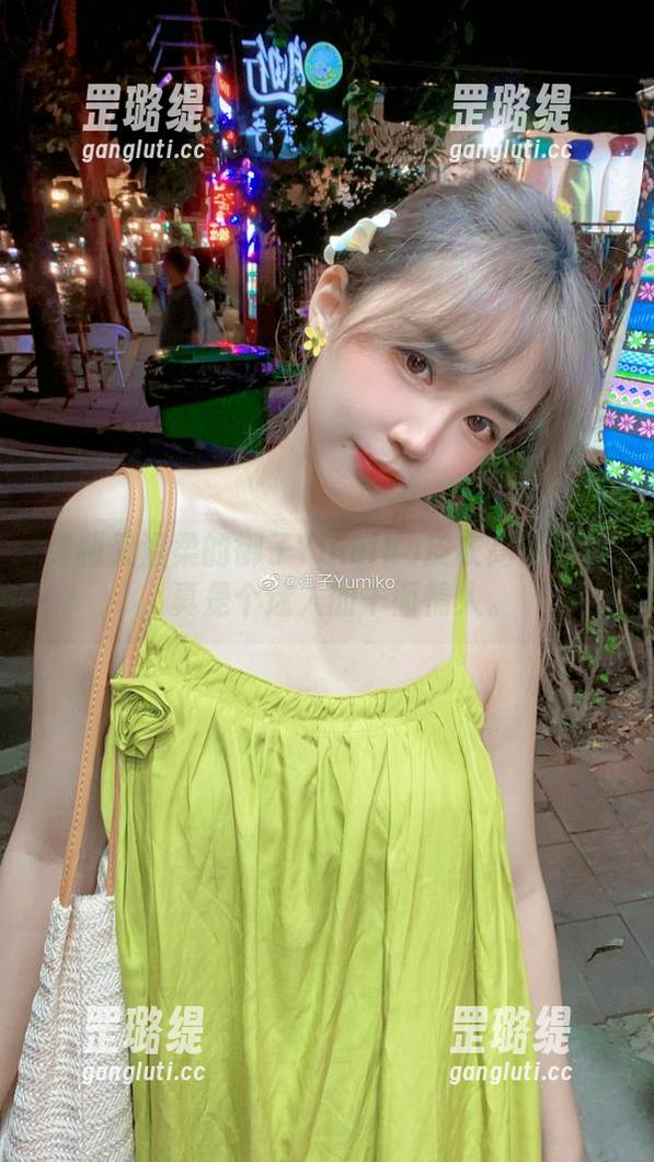 锋利又温柔的御子Yumiko皮衣高清图包，真是个迷人的千面情人。