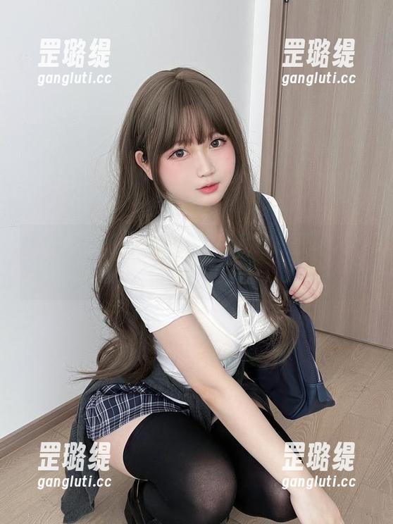 七夕不孤单！是依酱呀的私拍原图让人心跳加速，爱心比基尼好迷人！