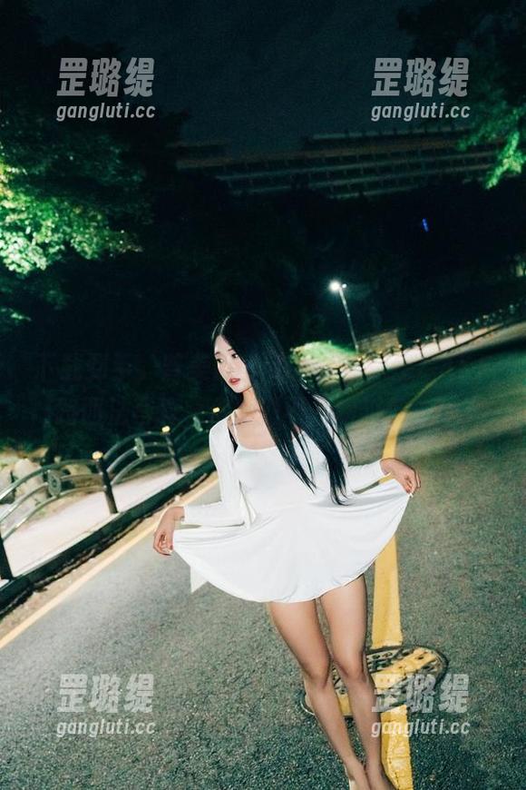 下载到手，普美(bomi)的[BLUECAKE]路西法写真，你绝对不想错过的诱惑！