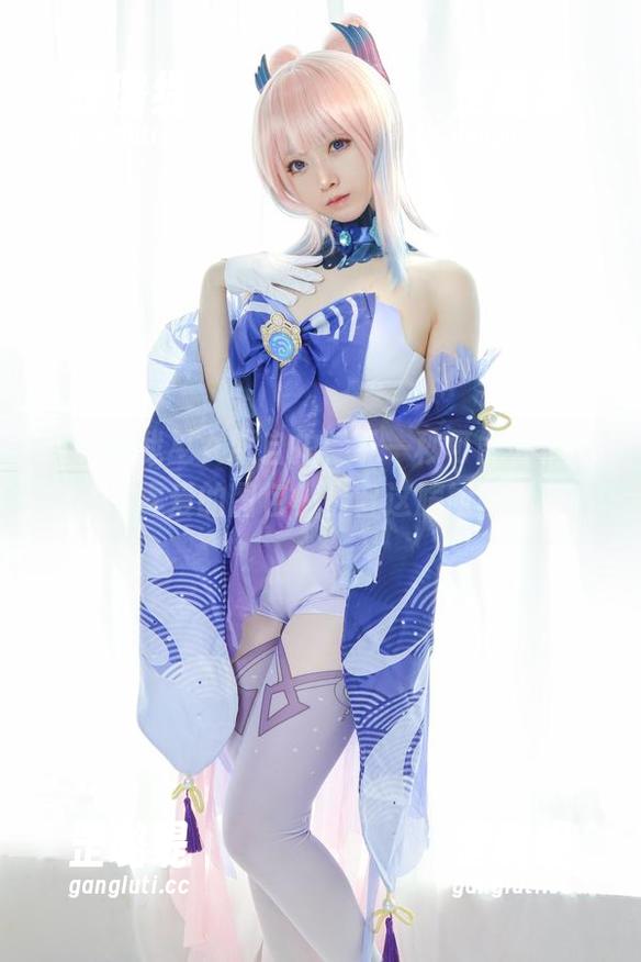 这一秒我巫女服自拍，下一秒可能会滑倒，朝雾爱的图包，保留这尴尬瞬间！